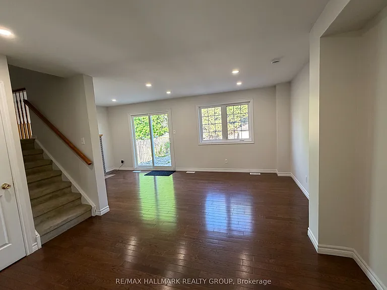 13 Raftus Sq — Photo 6