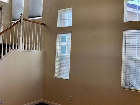 5th image of 370 Coventry Cir