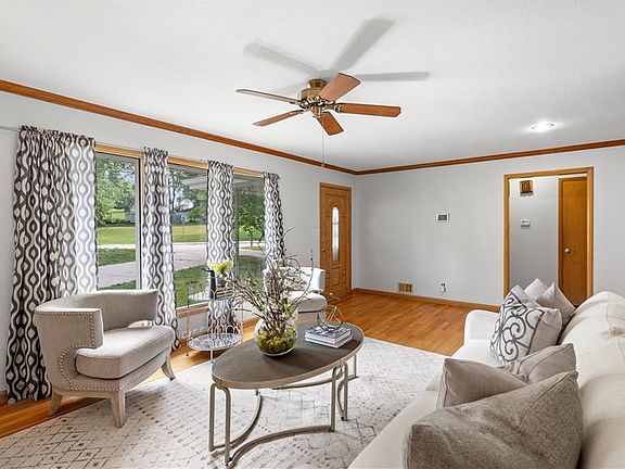 4th image of 7839 Tauromee Ave