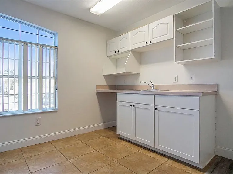 526 Caribbean Dr — Photo 6