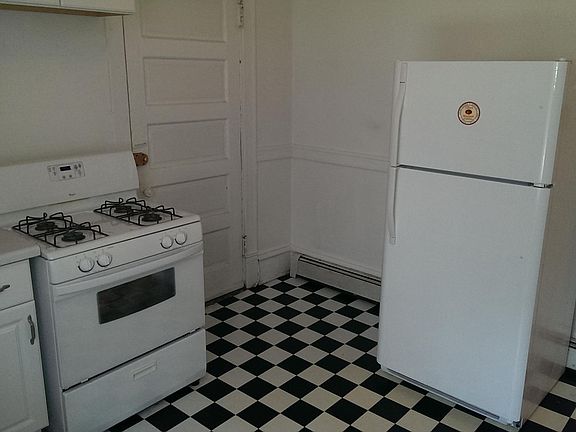 3rd image of 932 W Newport Ave APT 2