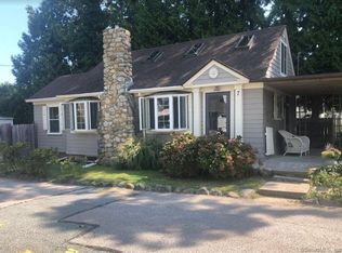 7 Maxson Pl, New London, CT 06320