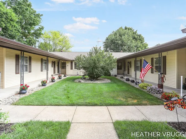 7354 Grove Dr, Jenison, MI 49428