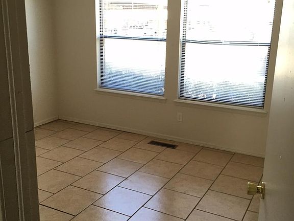 3rd image of 3811 Windswest Ct