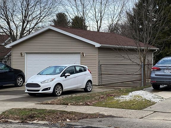 4th image of 321 Marshall Dr
