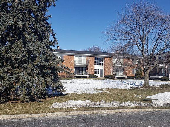 2nd image of 458 Fox Hills Dr N