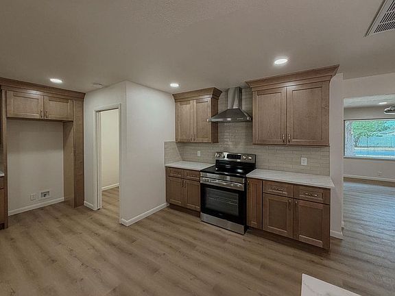 5th image of 410 N Bryan St