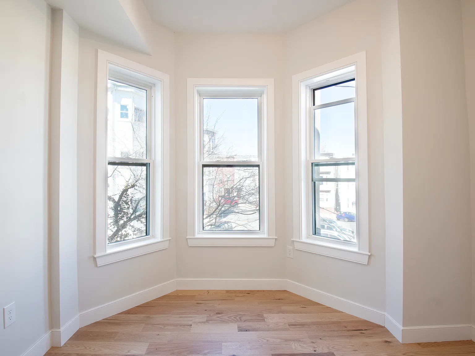 4 bed, 1100 sqft, $5,400 — Photo 4