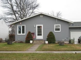 1118 S 19th St, Grand Forks, ND 58201