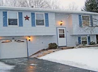 28 Maple Valley Cres, Rochester, NY 14623