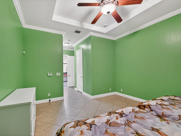 10247 Isle Wynd Ct — Photo 40