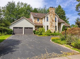 111 Woodmill Dr, Rochester, NY 14626