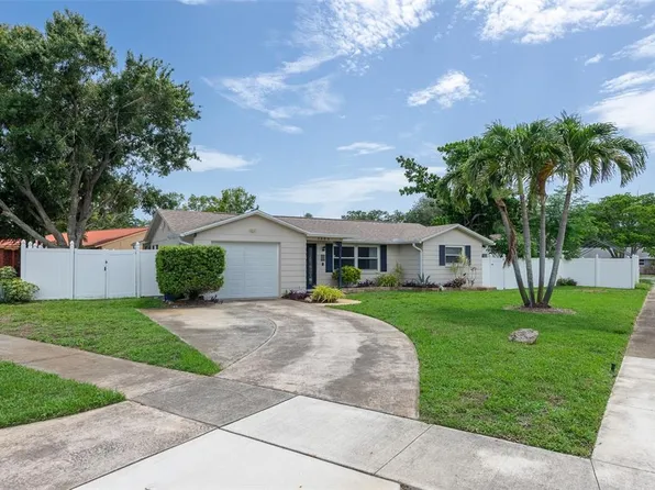 1806 11th St SW, Largo, FL 33778