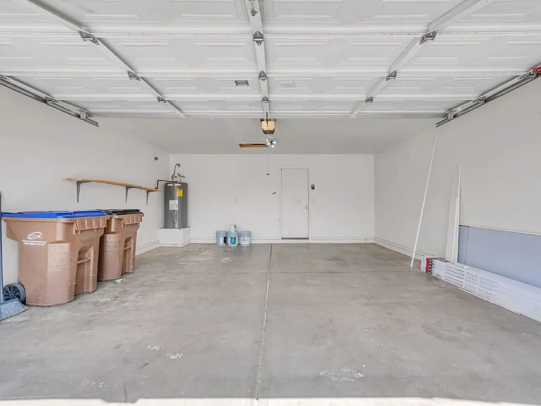 2422 E Olivine Rd — Photo 41