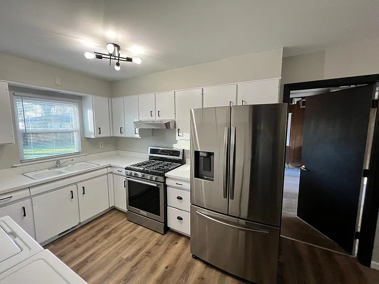 214 E Arrowhead St — Photo 14