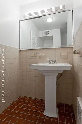 Rented by J. Lemle Real Estate | media 18