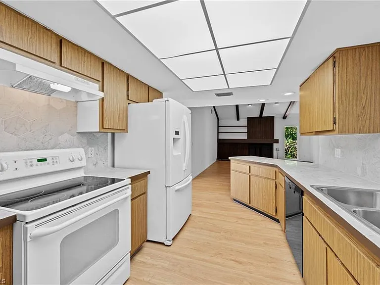Bayshore Rd — Photo 22