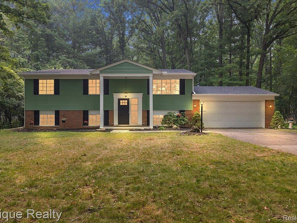 1st image of 25154 Westmoreland Dr