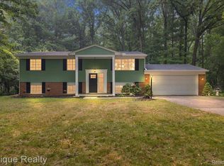 25154 Westmoreland Dr, Farmington Hills, MI 48336