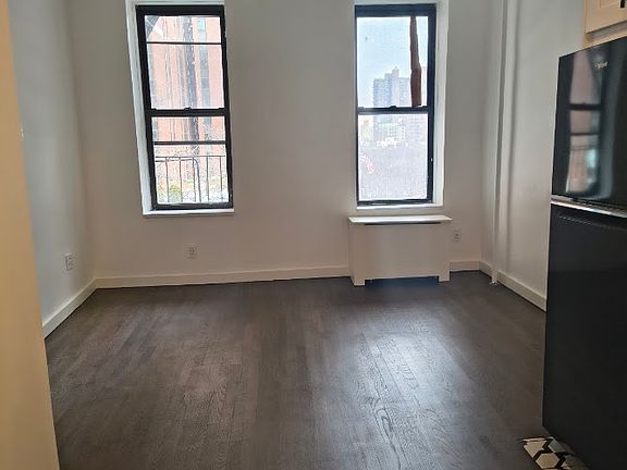 3rd image of 1626 3rd Ave APT 4B