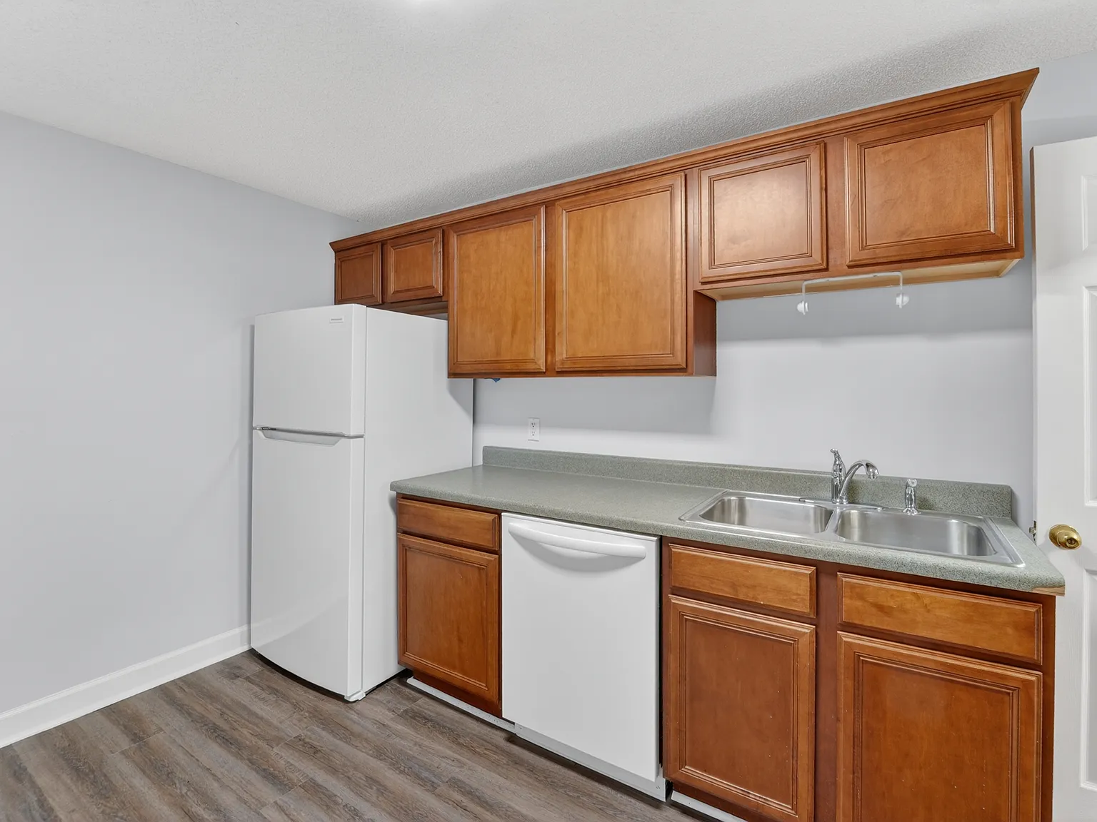 1 bed, 575 sqft, $1,300 — Photo 3