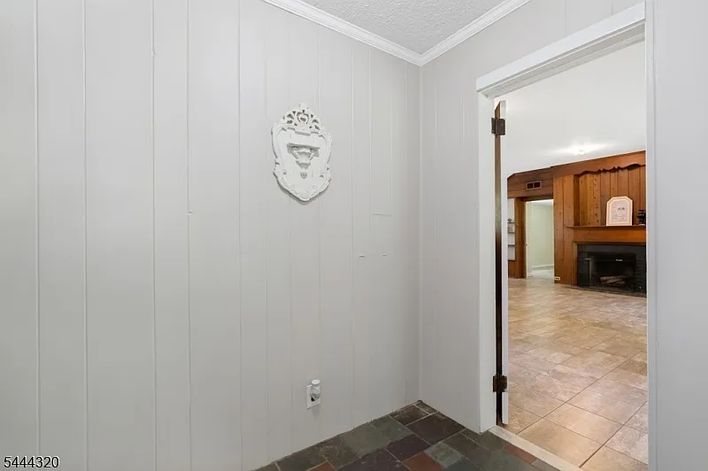 4 bed, 3.0 bath, 2590 sqft, $3,800 — Photo 4