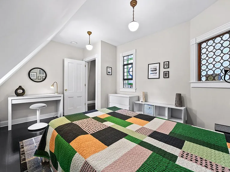 19 Howe Pl — Photo 7