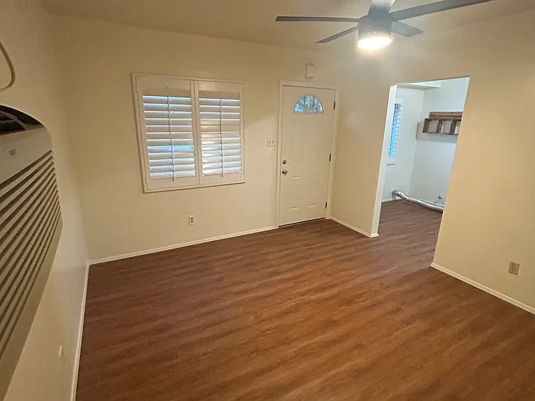 212 1/2 E Maple Ave #C — Photo 3