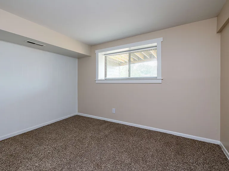 Briar Hill — Photo 12