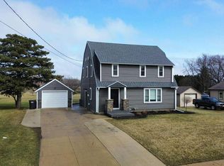 405 Independence Ave S, Clarks Grove, MN 56016