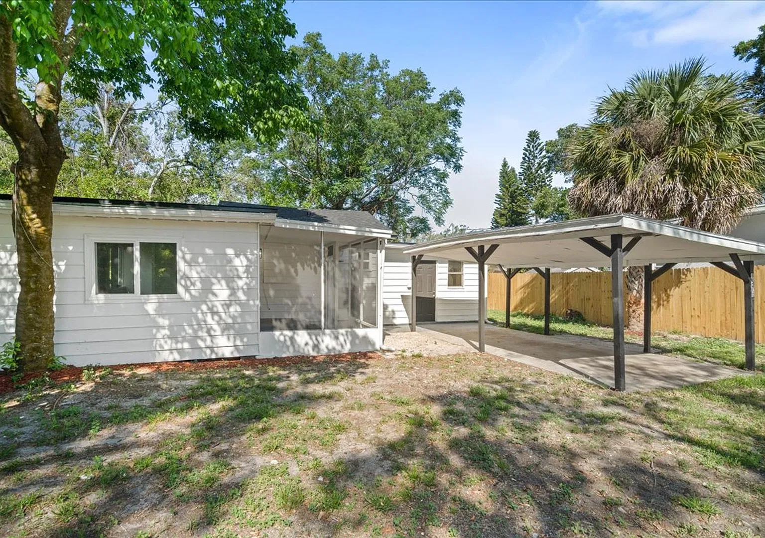 Charming 3-Bedroom Home in the Heart of Clearwater 1576 S Washington Ave — Photo 2