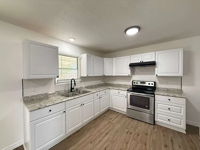206 Covina Ave — Photo 4