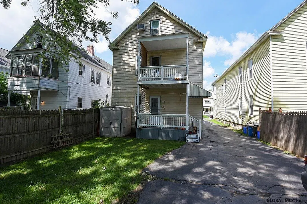 4 bed, 2338 sqft, $2,000 — Photo 3