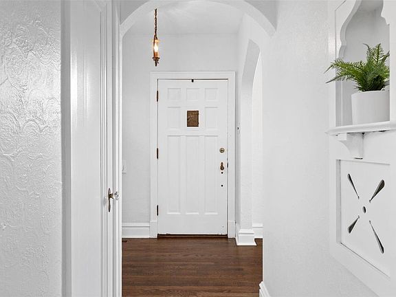 3rd image of 5245 Tholozan Ave