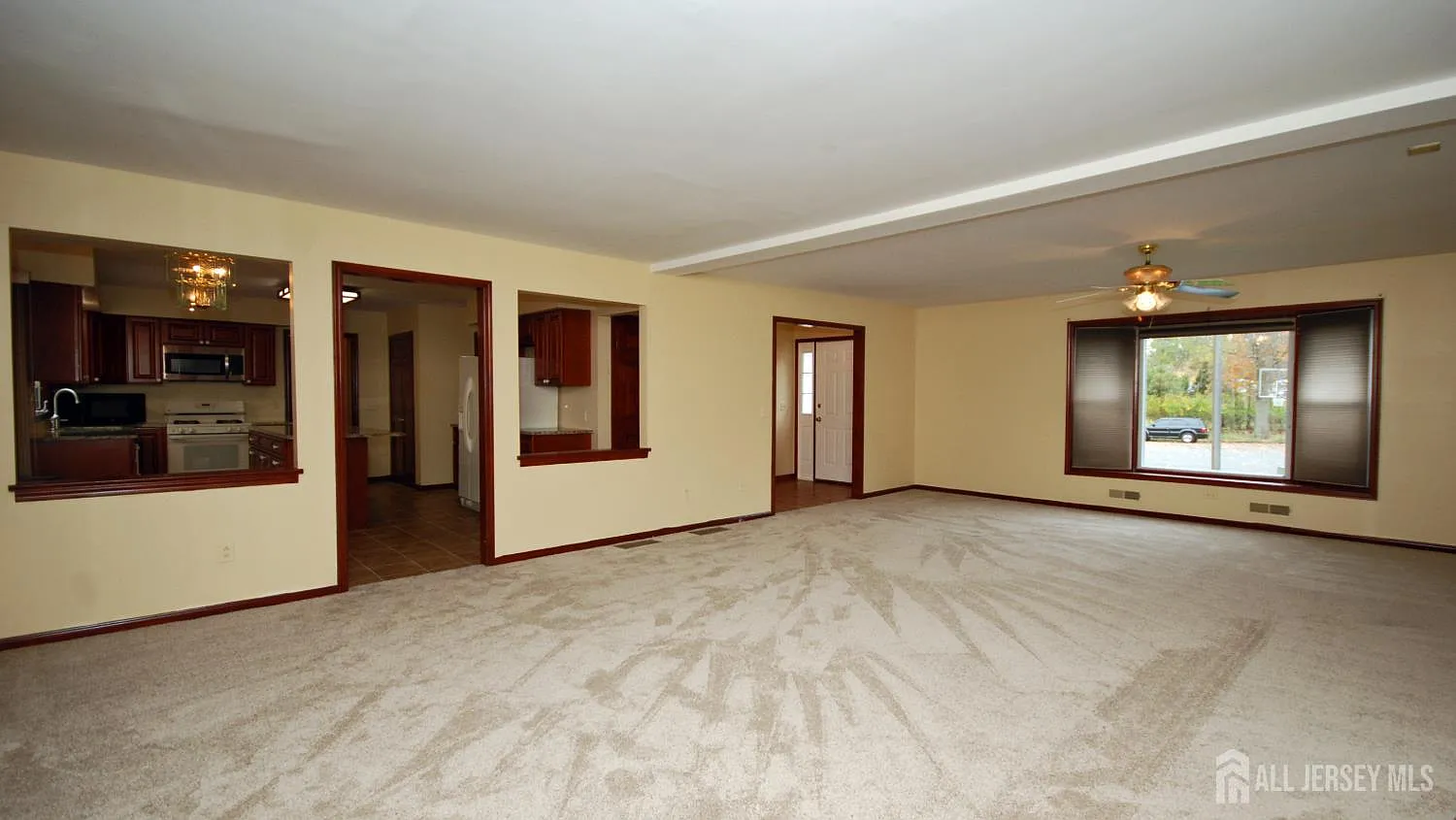 4 bed, 3.5 bath, 3060 sqft, $4,000 — Photo 3