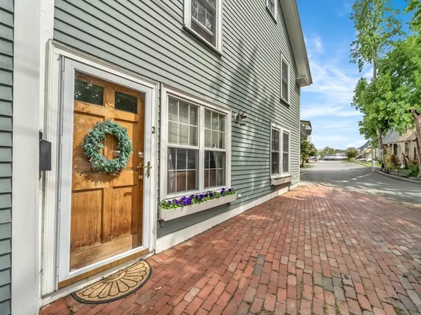 40 Elm St #B, Amesbury, MA 01913