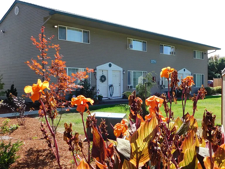 Lakeside Manor Townhomes — Photo 9