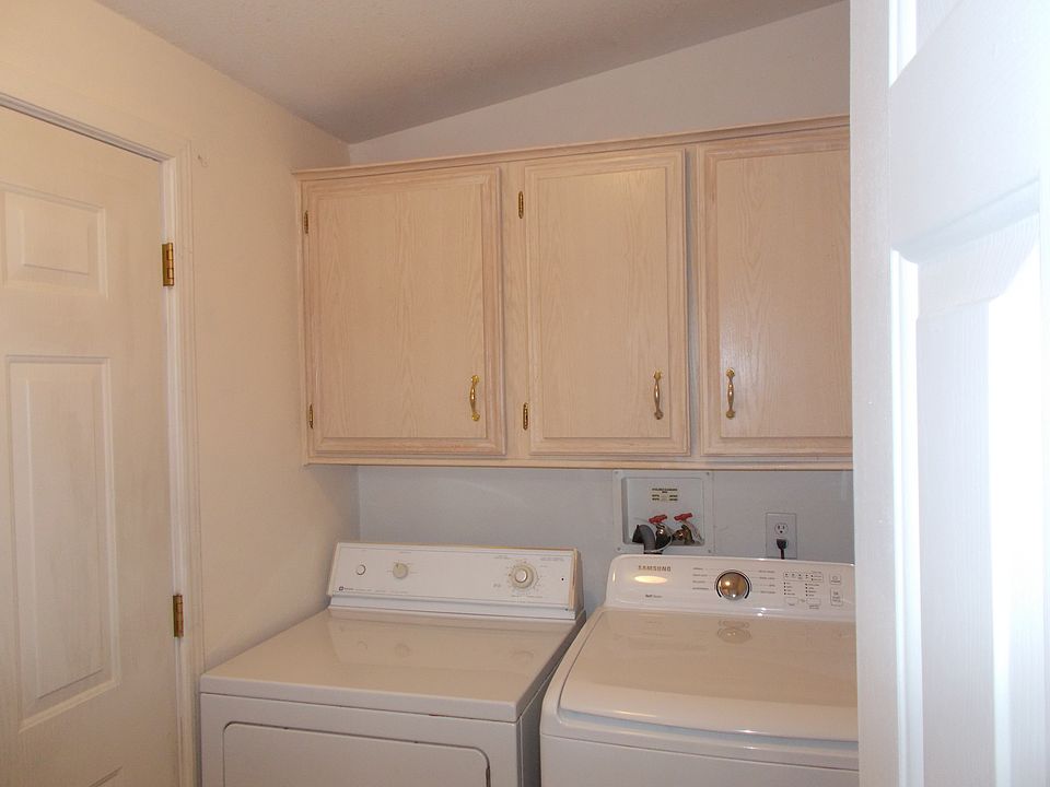 Laundry room off kitchen
