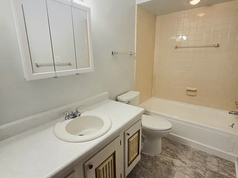 2201 Hollingsworth St #3C — Photo 22