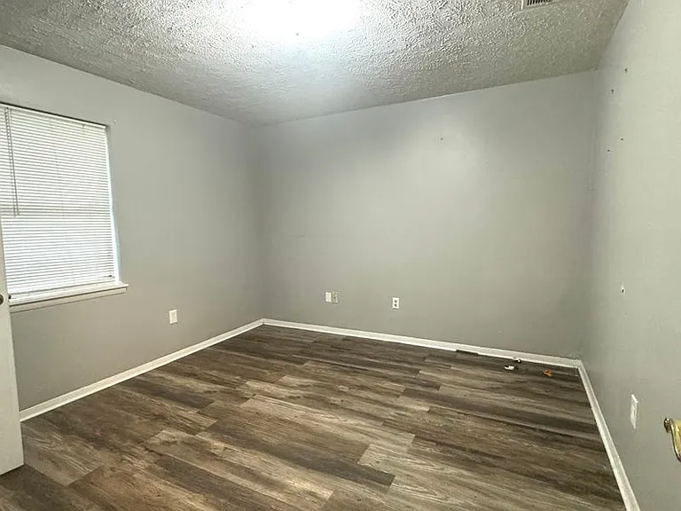 487 N Bluff Rd — Photo 5