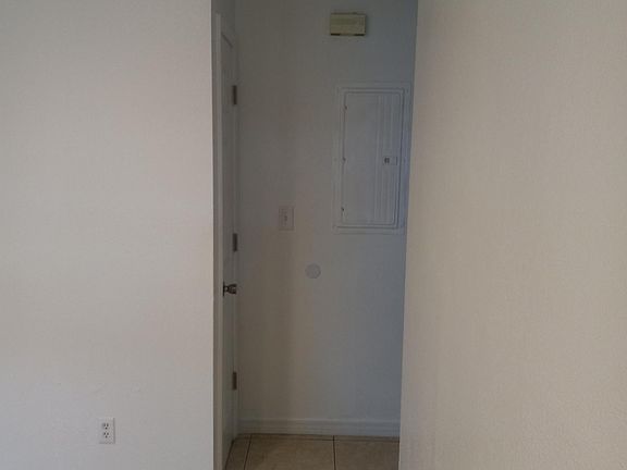4th image of 918 Underwood Ave #3