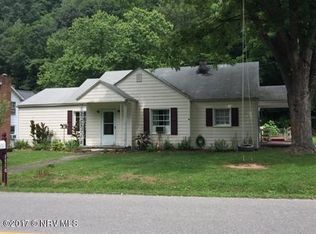 1110 Cascade Dr, Pembroke, VA 24136