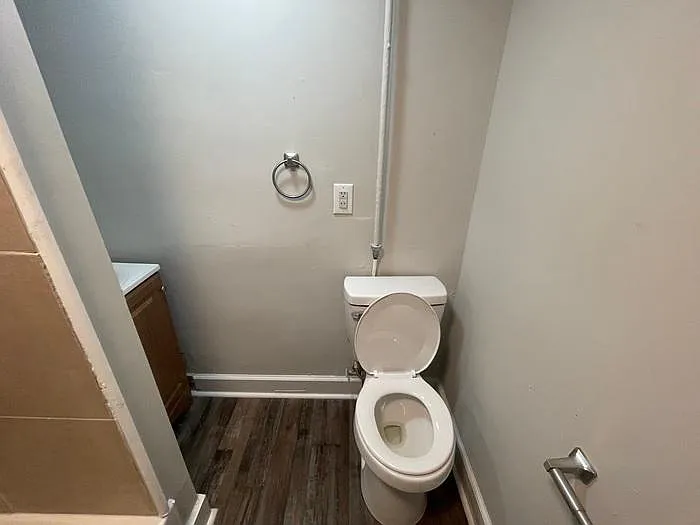 2742 Kennedy St — Photo 7