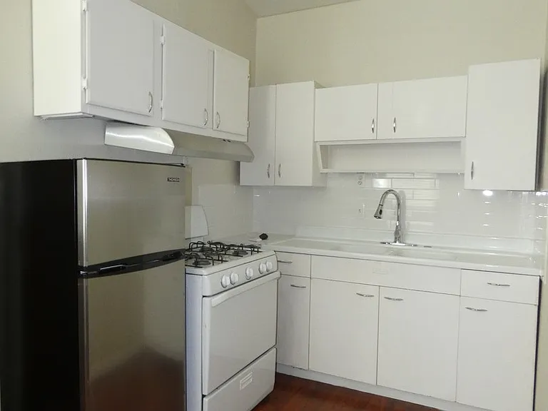 518 1/2 West St — Photo 5