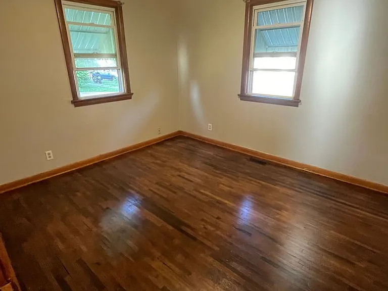312 S Poplar St — Photo 13