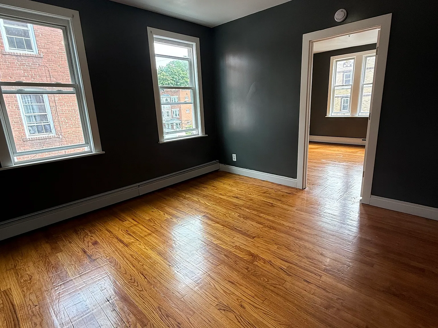 2 bed, 1.0 bath, 817 sqft, $1,300 — Photo 3