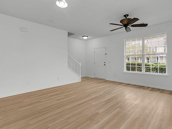 4th image of 717 Hemingway Cir