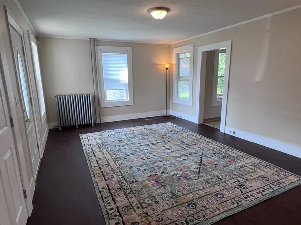 6 Prospect St #1, Easthampton, MA 01027