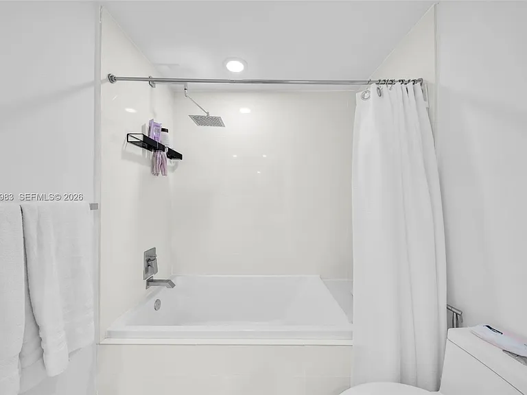 45 SW 9th St #3909 — Photo 19