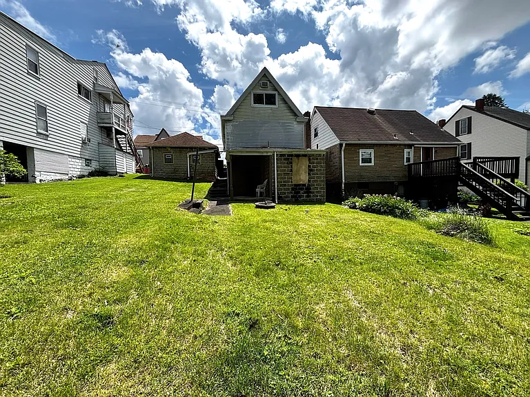 553 Foundry St — Photo 4